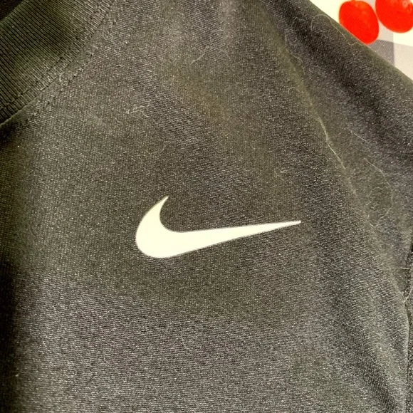 Nike Dri-Fit sports T-shirt.  Size Medium. Black - Picture 4 of 5